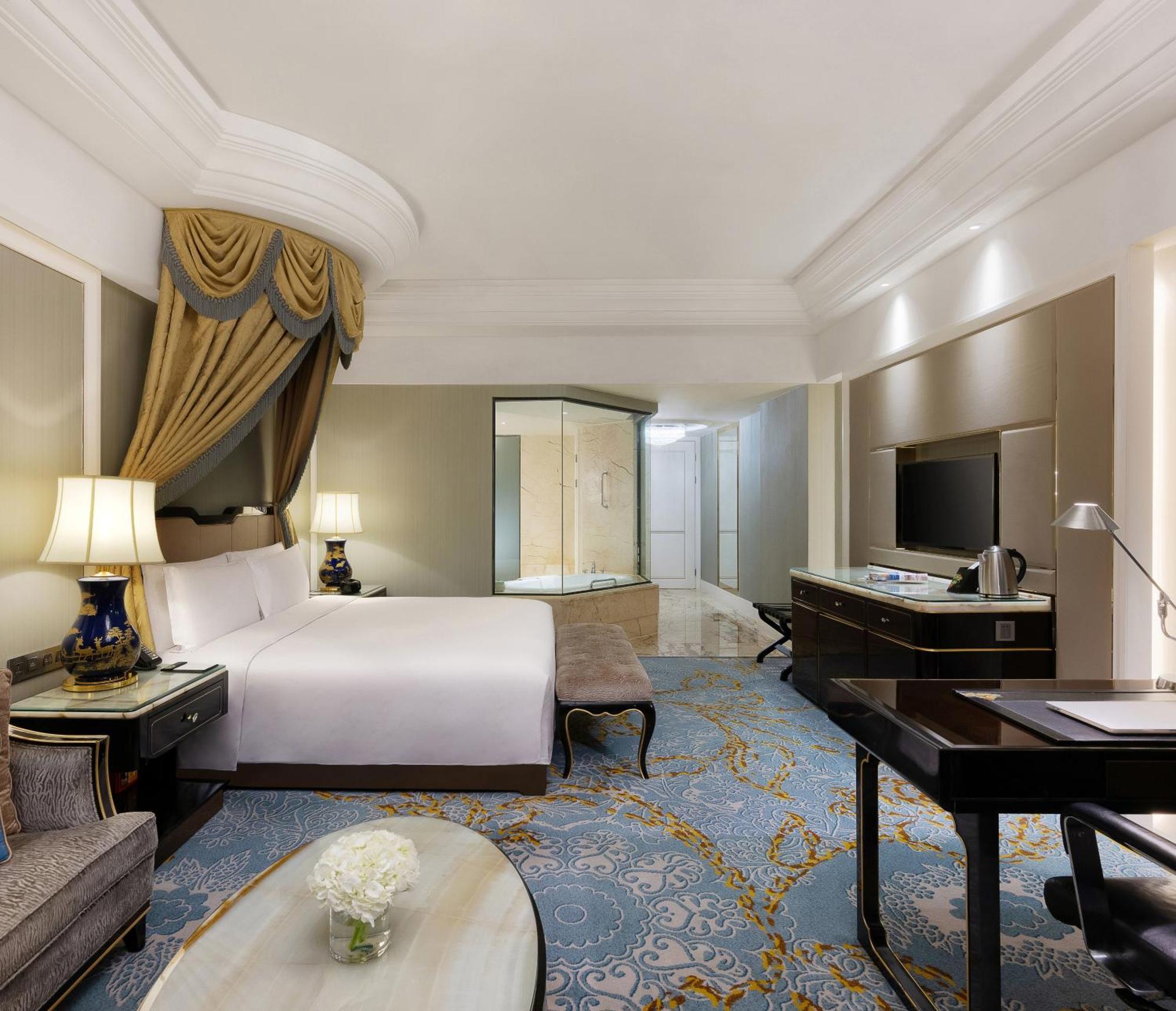 1 King One-Bedroom Suite,1554388534:JPEG